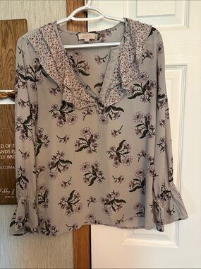 LOFT Light Gray Floral Ruffle V-Neck Blouse